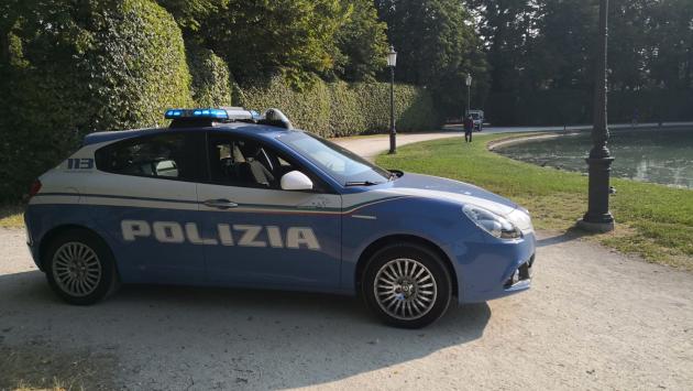 In albergo con 2200 euro in banconote false: lui dai mille alias e lei con i documenti smarriti di un'altra