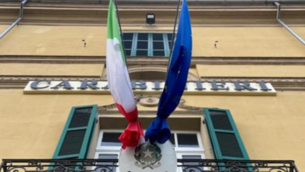 Bandiere listate a lutto al Palazzo Ducale
