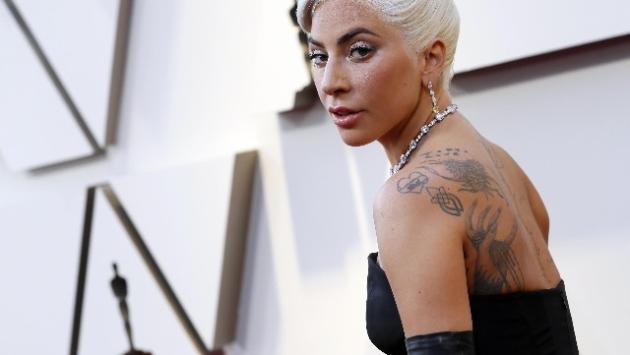 Lady Gaga, rapiti i due cani e ferito il dog-walker. Indaga anche l'Fbi