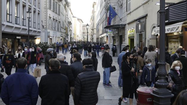 Zona arancione? Vince il sole primaverile: centro (quasi) preso d'assalto