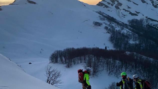 Dopo il ritardo dovuto al vento, recuperato il corpo del ragazzo morto sul Marmagna