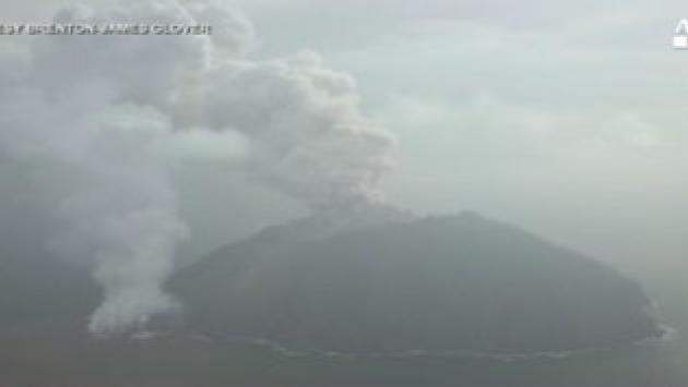 Eruzione vulcano Papua Nuova, voli cancellati. Allarme Tsunami Video