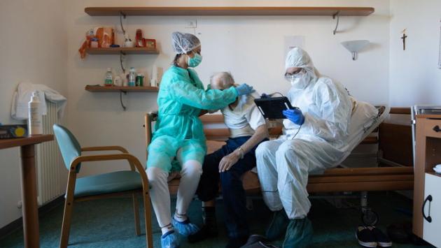 Cesena: operatrice non si vaccina, 6 anziani positivi