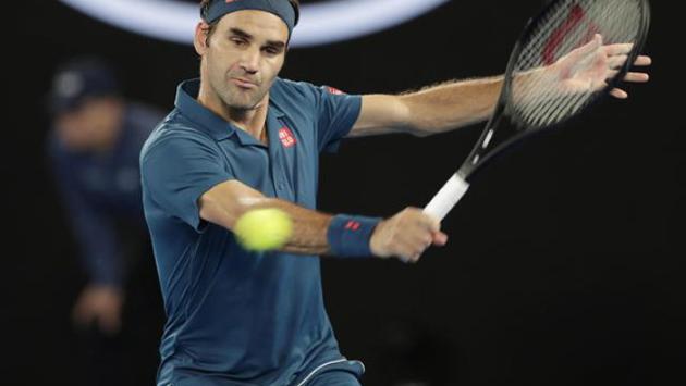 Doha: Federer vince al rientro, ma fatica con Evans