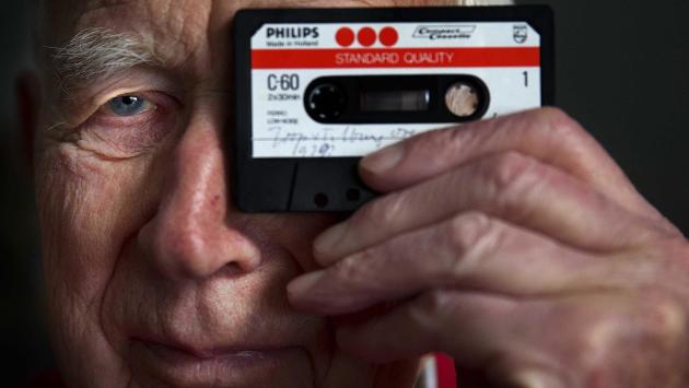 Addio all'ingegner Ottens, l'inventore della musicassetta
