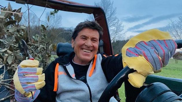 Incidente e ustioni in campagna a Gianni Morandi: ricoverato