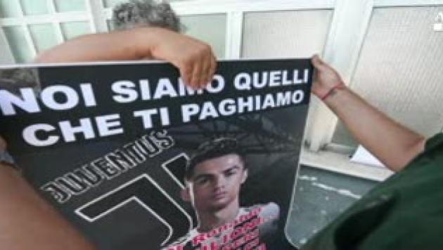Ronaldo alla Juve: protesta di sindacati e operai licenziati della Fca Video
