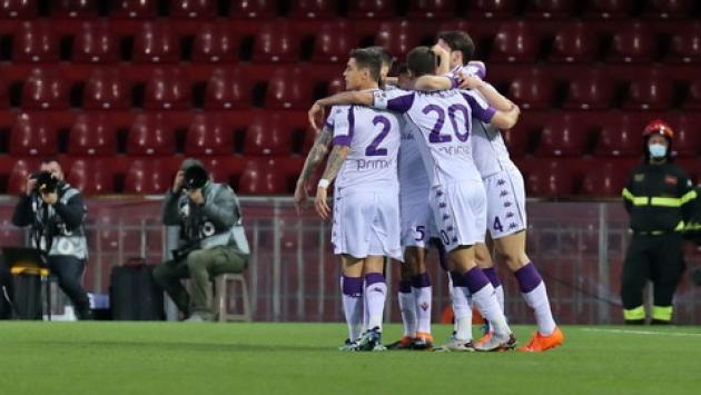 Tripletta di Vlahovic, Fiorentina espugna Benevento per 4-1. Pareggio tra Genoa e Udinese (1-1)