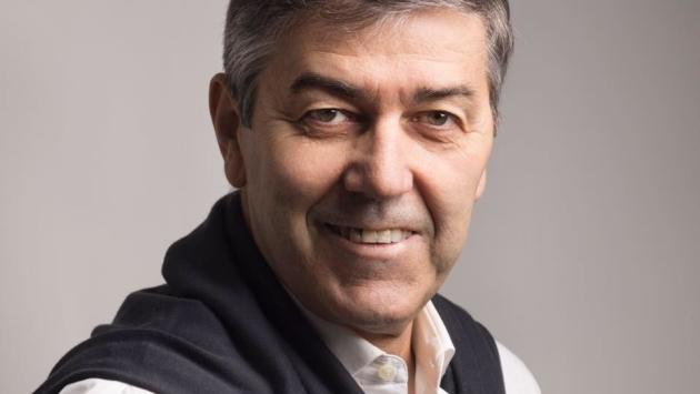 Il sindaco di Forte dei Marmi torna a fare il medico: "Vado a fare i vaccini"