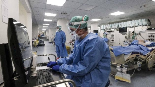 In una settimana l'incidenza dei casi più che raddoppiata. Rt a 1,18 e in 14 regioni (tra cui l'Emilia Romagna) terapie intensive oltre il 10%