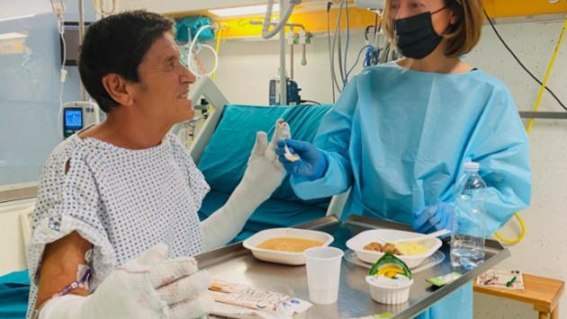 Morandi, foto in ospedale con la moglie: (qualche) polemica social