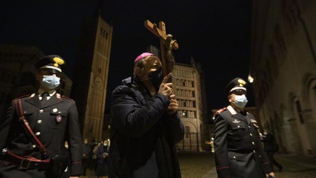 Quando la processione si fa in quattro