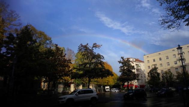 Dopo il diluvio, l'arcobaleno abbraccia piazzale Picelli