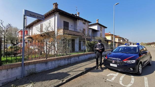 Busseto, arrestata una coppia di sinti specializzata nel rubare oggetti preziosi con la tecnica "dell'abbraccio"