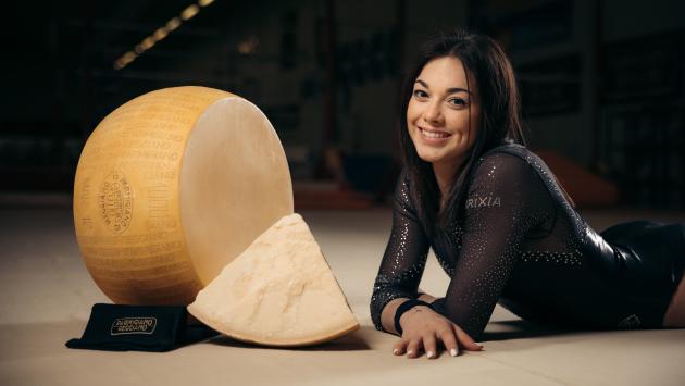 La ginnasta olimpica Giorgia Villa diventa brand ambassador del Parmigiano Reggiano