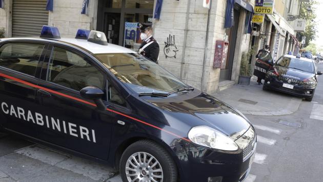 La tabaccaia: «Il mio incubo sotto la minaccia di un coltello»