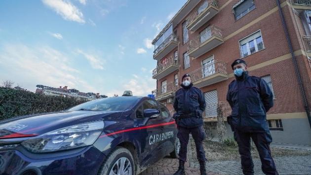 Nel mantovano 27enne soffoca la madre e poi si impicca
