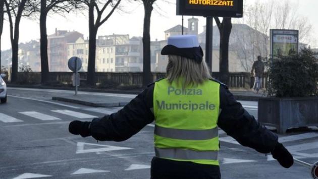 Domenica    stop ai mezzi più  inquinanti entro l'anello delle tangenziali, dalle 8.30 alle 18.30