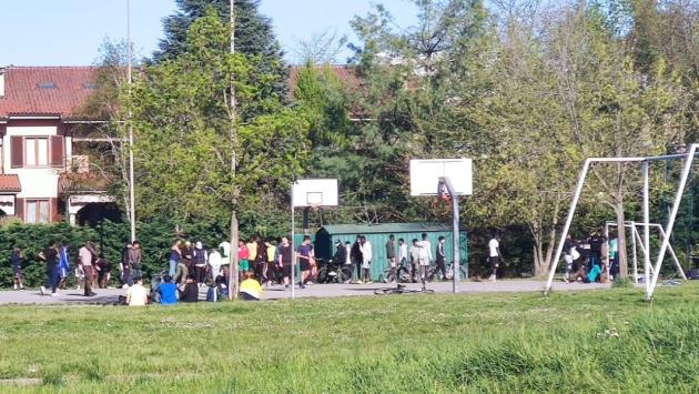 In 50  giocano a calcetto: arrivano i vigili, requisite le scarpette