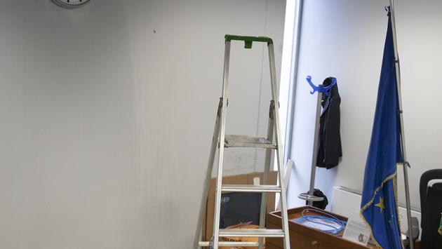 Crolla controsoffitto, allagato il Duc