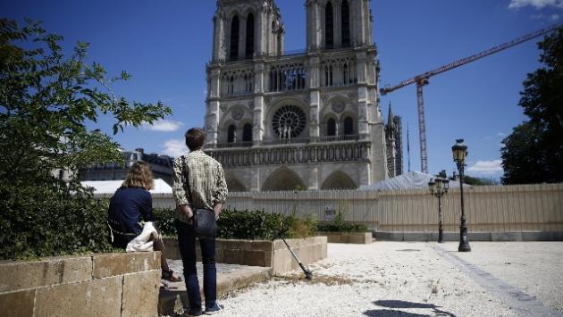 La ministra: "Notre-Dame riaprirà nel 2024"