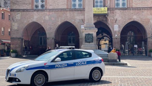 Espulso dall'Italia, vendeva fazzolettini in centro