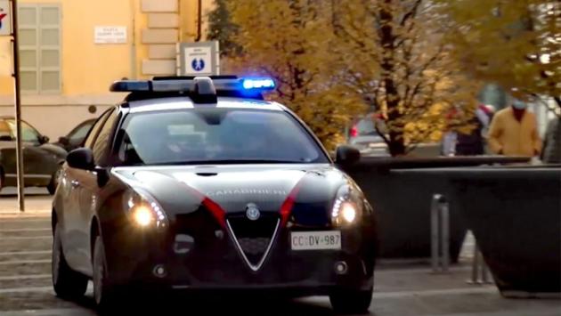 Falsifica firma ex suocera per intestarsi casa, denunciato