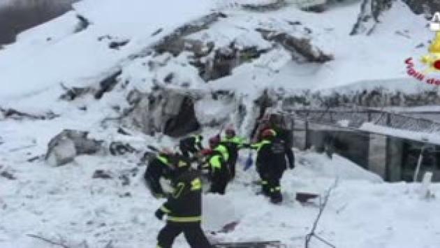 Hotel Rigopiano: salvate 6 persone, fra loro due bambini. C'è speranza di trovare altri sopravvissuti