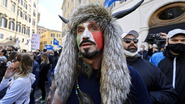 No mask a cena nel locale dello 'sciamano', 57 multati