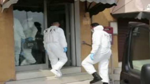 Uomini del Ris a Budrio, dove e' stato ucciso un barista