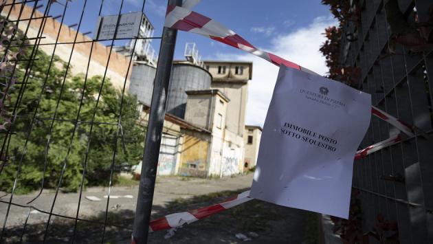 I ragazzi della «fabbrica»: «I sigilli non ci fermeranno»