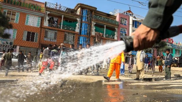 Esplosione davanti una scuola a Kabul, almeno 25 morti