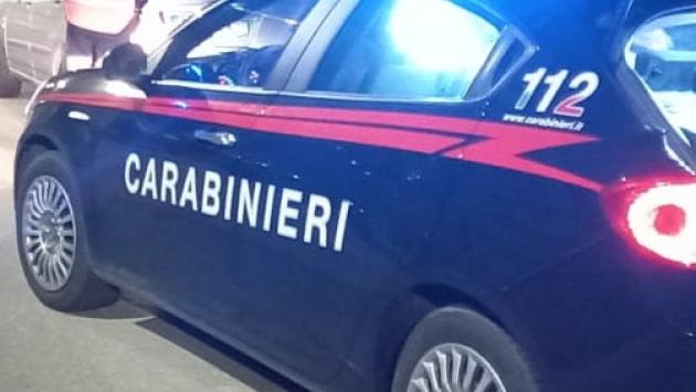 Ubriaco, vuole guidare a tutti i costi, ma l'amico chiama il 112