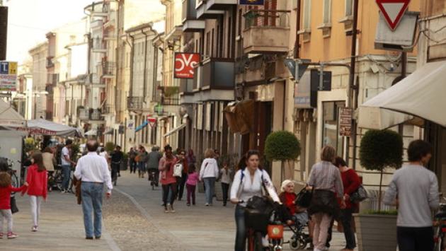 Negozi, il centro continua a soffrire «I costi sono diventati insostenibili»