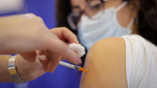Vaccinazioni ai 50-54 anni, alle 18 in Emilia oltre 45 mila  candidature arrivate online. A Parma 7.807