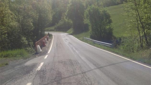 Valmozzola: senso unico alternato con semaforo sul ponte sulla provinciale 42