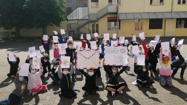«Caro Draghi ti scriviamo...»: le lettere dei bambini del Canossa al premier (e anche alla regina Elisabetta)