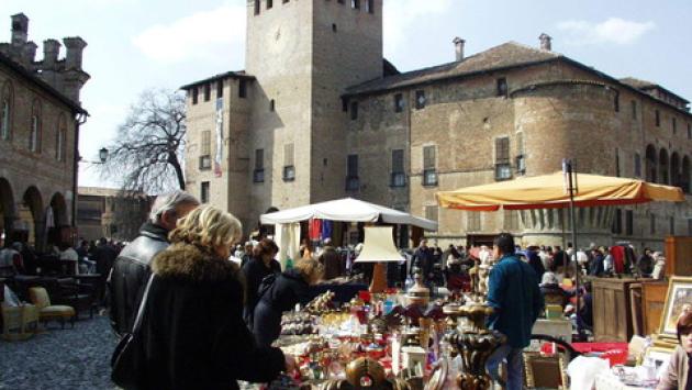 Antiquariato, il mercatino ritorna: più spazi, più banchi
