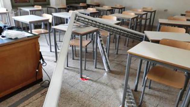 Liceo Marconi, i sindacati: "Crolli di componenti del tetto in due sedi. Servono scuole sicure"