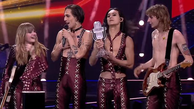 "Zitti e buoni": l'esibizione di Rotterdam  - Video