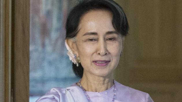 Aung San Suu Kyi trasferita verso un luogo di prigionia ignoto