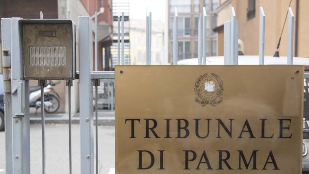 Il sostituto all'esame di guida: patteggiano in due