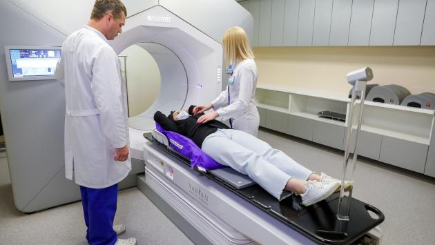 Dalla California al Maggiore: è arrivato oggi il terzo acceleratore lineare per la Radioterapia