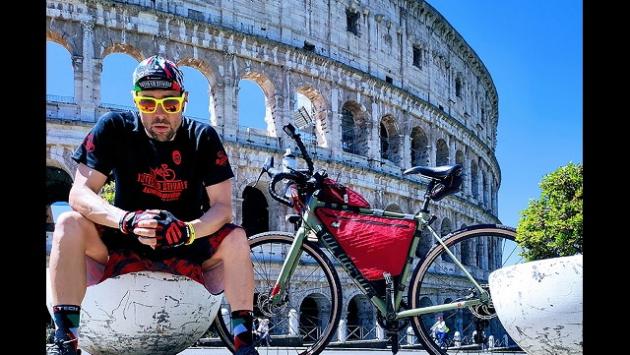 In bici da Trapani a Lugano, l'impresa di un pubblicitario