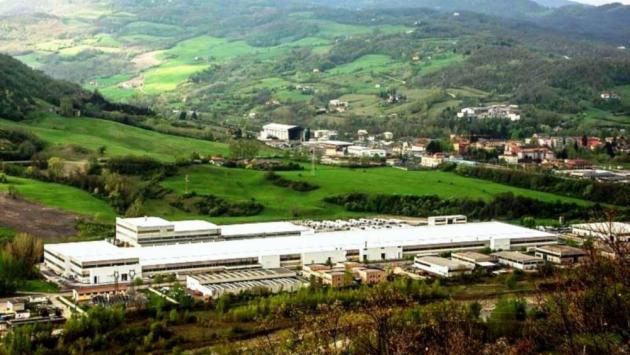 Laminam, tornano i cattivi odori