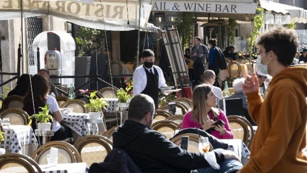 Ristoranti, il governo è d'accordo: in zona bianca nessun limite all'aperto, al chiuso 6 commensali per tavola