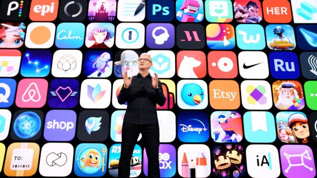 Apple presenta  IOS 15, il nuovo sistema operativo   per gli iPhone,  e Monterey, quello  per i Mac 