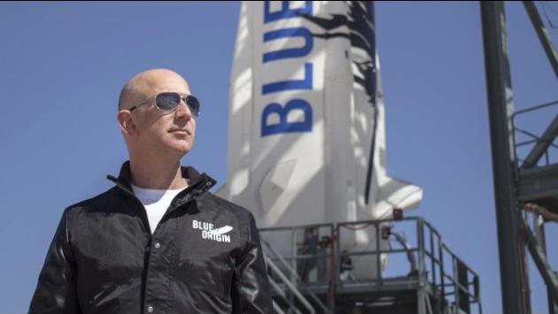 Elon Musk entra nel cda di Twitter, Bezos lo sfida sui satelliti 