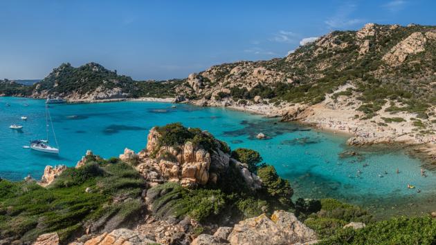 Le agenzie di viaggi sperano nel green pass: «Ora è il caos»