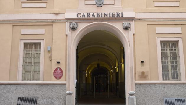 Individuato il ladro seriale di vino, alimentari e bici dalle cantine del centro: è un 43enne